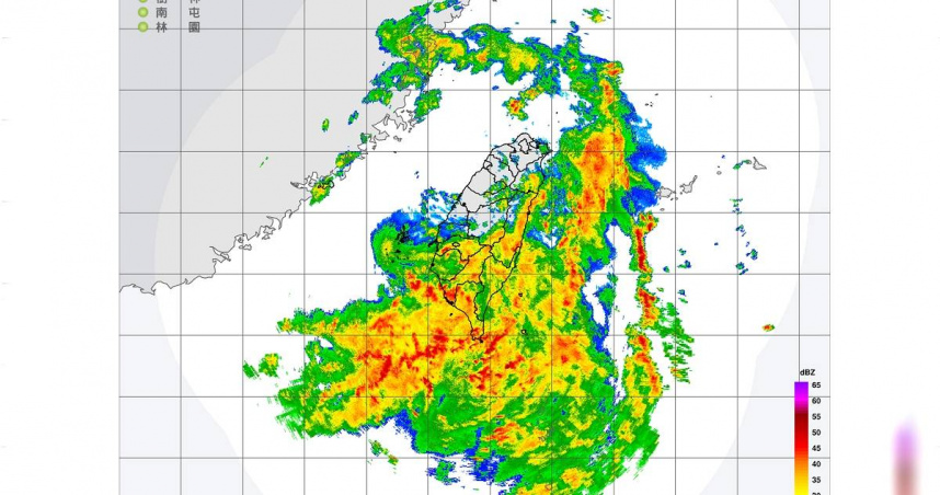 今明兩天南台灣及東半部地區易有大雨或豪雨。（圖／中央氣象署）