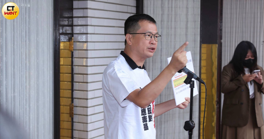 國民黨立委羅智強舉辦「樂見歡迎沈伯洋告沈伯洋」記者會。（圖／周志龍攝）