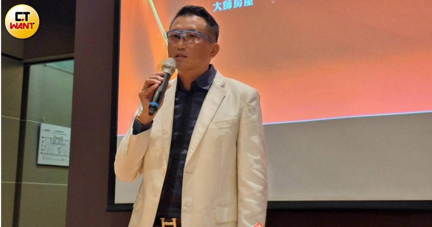 因不滿公會由同一群人把持、曾簽下不連任承諾書的現任理事長蘇金城再度參選，大師房屋董事長陳建慶日前宣布角逐北市房仲公會理事長。（圖／林榮芳攝）