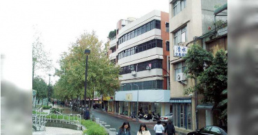 黑松家族揭密1/董座張斌堂陪母親住舊公寓 一家超樸實冷氣沒壞不要丟