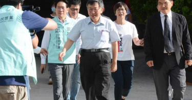 陳佩琪發文再逆時中 柯P妙回「你看,不帶出來就有事」