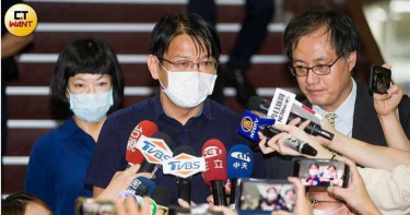 法官鐵人式審訊「每天只睡3小時」 徐永明4天沒洗澡!律師怨:不人道