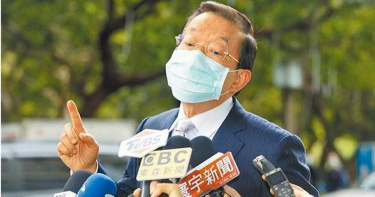 受訪要媒體蹲下遭痛批「高傲」 謝長廷承認錯誤道歉