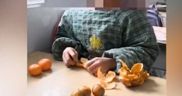 國小女童「撿爛橘子當午餐」!含淚搖頭 「家庭背景曝光」網怒:不單純