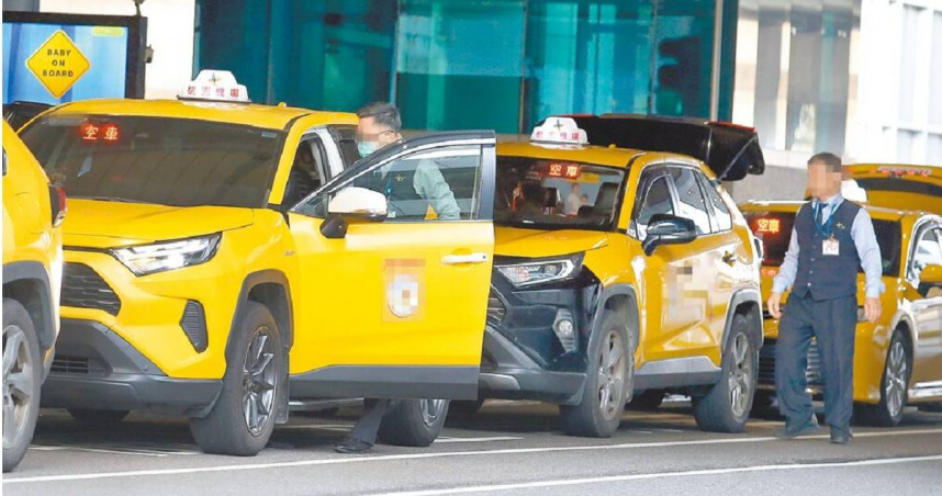 內政部強化社會防衛韌性，決將計程車司機及公寓大廈管理人員納入防災士訓練。圖為桃園機場計程車司機。（圖／中國時報范揚光攝）