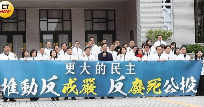 國民黨正推動「反廢死」、「反戒嚴」公投。（圖／劉耿豪攝）