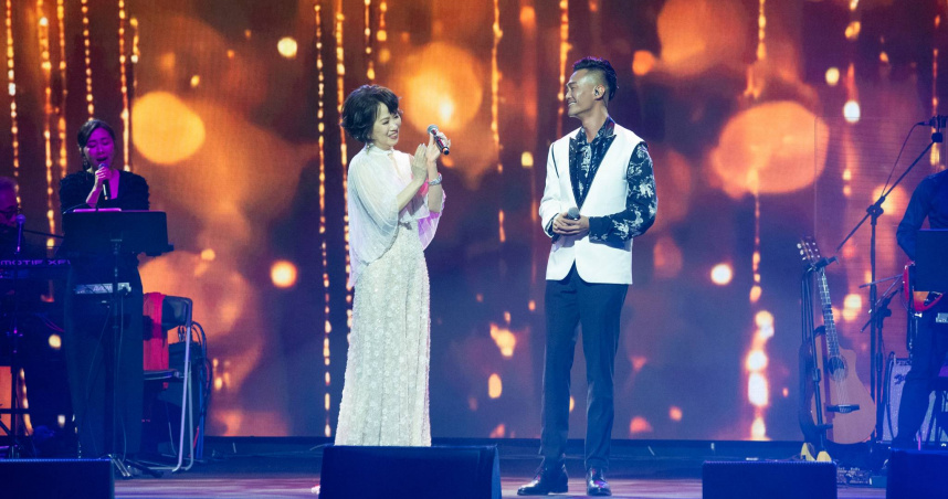 林淑容（左）與林俊逸（右）合唱〈無言的結局〉。（圖／媒體棧提供）