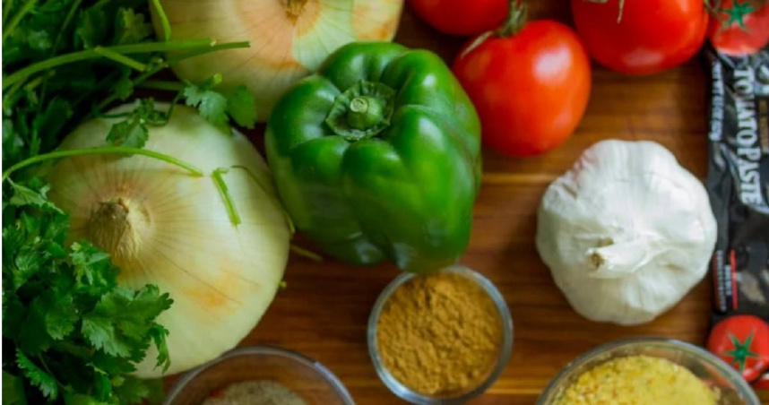 許多人誤以為「少吃就會瘦」，但長期只攝取蔬菜會導致肌肉量流失，進而使基礎代謝率降低。（示意圖／翻攝Pexels）