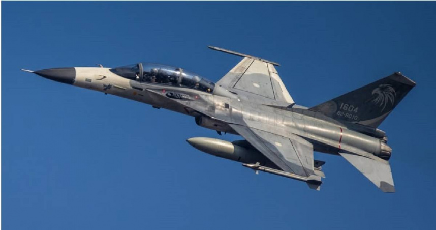 空軍台南基地一架IDF戰機昨天下午執行例行訓練期間，驚傳意外擊發空中火焰彈。（示意圖／IDF經國號）