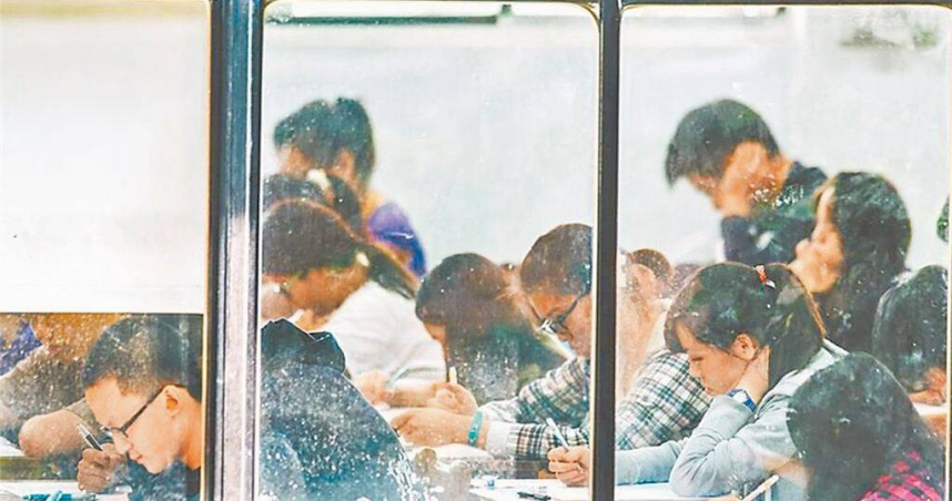 國中教育會考將於17、18日登場，去年北市、彰化考場出現英語聽力測驗設備故障出包狀況，影響學生成績。北市議員曾獻瑩指出，今年務必準備周全，保障孩子權益。（圖／報系資料照）