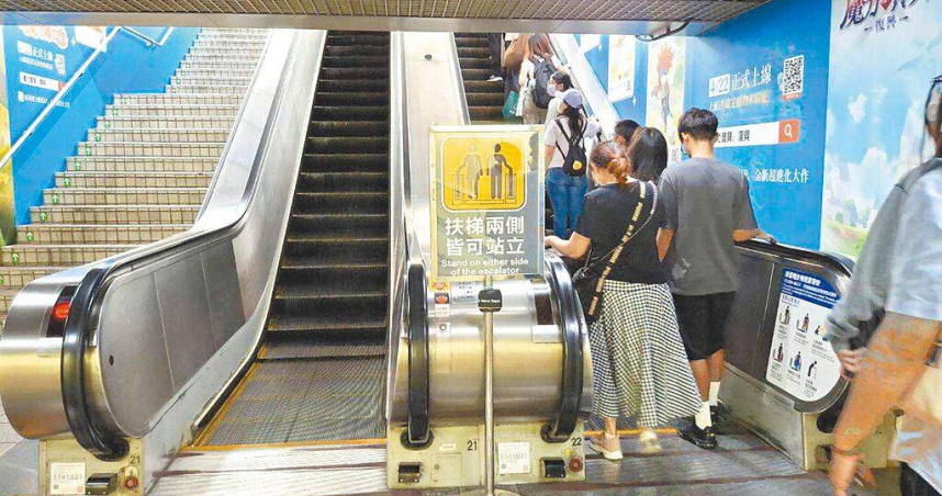 台北捷運公司宣導電扶梯兩側皆可站立，但仍有不少民眾習慣站右側、左側供通行。（圖／台北捷運公司提供／中國時報邱芊台北傳真）