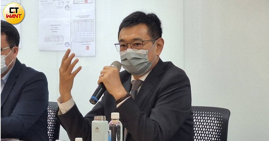 達麗(6177)今(12)日舉辦股東會，董事長謝志長於股東會後表示，希望政府放寬2、3戶貸款的管制。（圖／林榮芳攝）