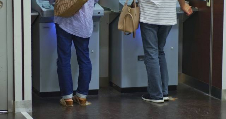 有民眾把帳戶借給親戚轉帳，沒想到被列為警示帳戶（示意圖／翻攝自photoAC）