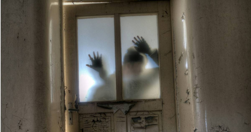 近日，有網友公開在社群平台「Threads」上發文要徵凶宅試睡員，宣稱酬勞一天1.5萬至2萬元，話題曝光引起熱議。（示意圖／翻攝pexels）