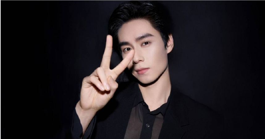 大陸31歲男星胡一天曾演出多部人氣陸劇，被發現長達673天沒進劇組拍戲，他本人被粉絲問何時進劇組，他開玩笑自嘲「退休了」，更引發微博網友熱議。（圖／翻攝自胡一天微博）