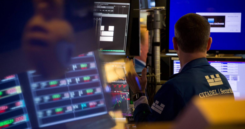 華爾街股市3日盤中一度改寫新高，尾盤因獲利回吐賣壓。（圖／新華社）