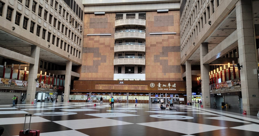 台北車站大廳。(示意圖/翻攝自photoAC)