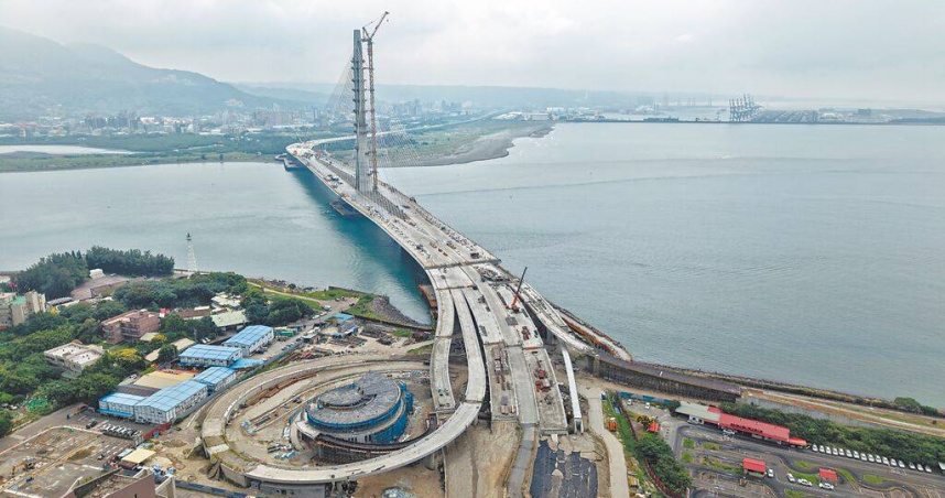 全球最長單塔不對稱斜張橋「淡江大橋」2026年5月完工通車，乘客從板橋高鐵站出發，經台64快速道路與淡江大橋，僅約35分鐘即可抵達淡水。（圖／新北市交通局提供／中國時報高鈞麟新北傳真）