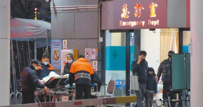 2025年最新CPR指引指出，「原地急救」，讓患者恢復自發的呼吸、心跳，優於「邊送醫邊CPR」。（圖／中國時報 趙雙傑攝）