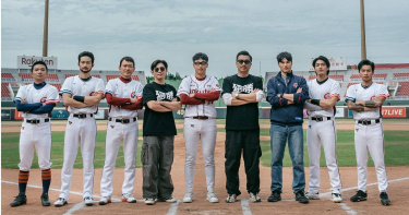 棒球電影《絕勝》主演群合體亮相，卻遭網友批評體型太瘦、難以說服觀眾是職業球員。（圖／瀚草文創）