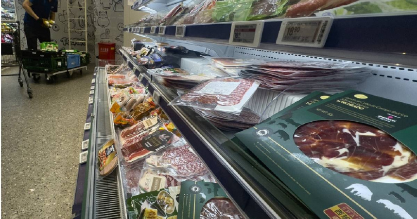 西班牙巴塞隆納省近日爆發非洲豬瘟疫情後，中國隨即宣布禁止自該省進口豬肉。（圖／達志／美聯社）