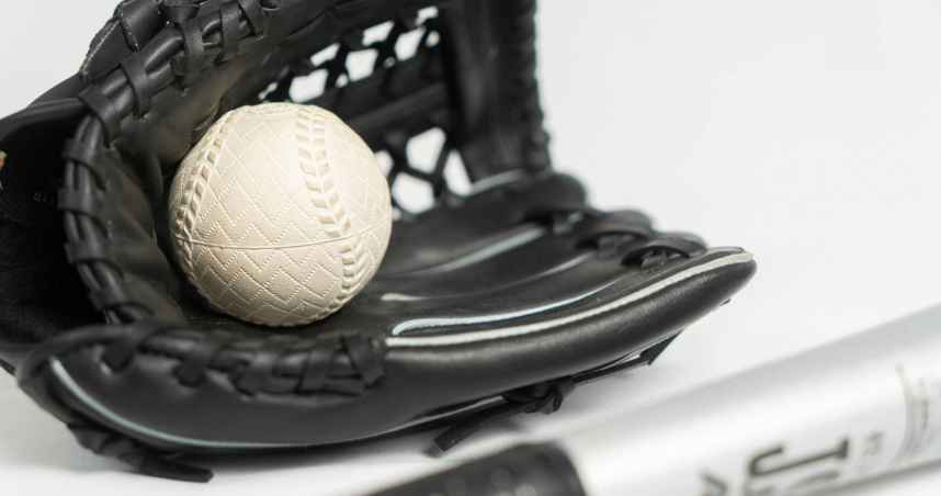 Threads詐騙「1折棒球手套」狂撈5萬　詐團高調留言嗆：報警有個毛用