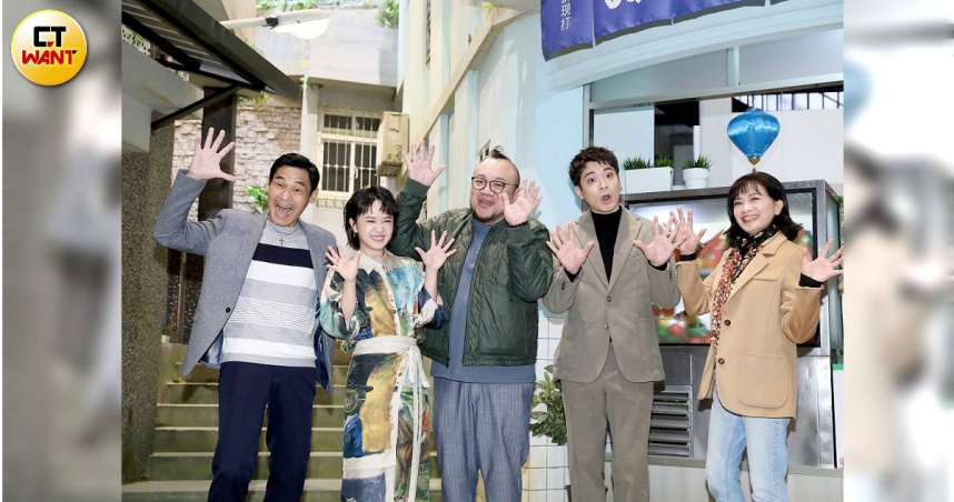 《大愛街二巷》開箱攝影棚場景。（圖／侯世駿攝）