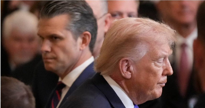 美國總統川普（右）、國防部長赫格塞斯（左）。（圖／達志／美聯社）