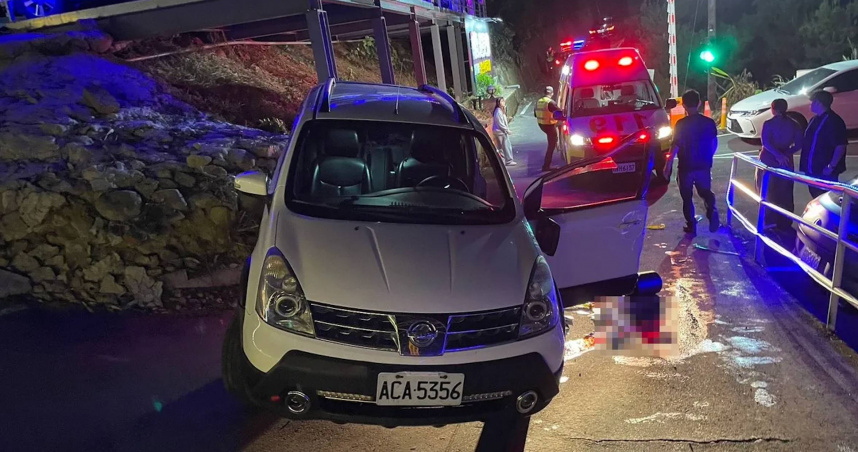 台中霧峰山區一間夜景餐廳停車場發生翻車意外。（圖／翻攝畫面）