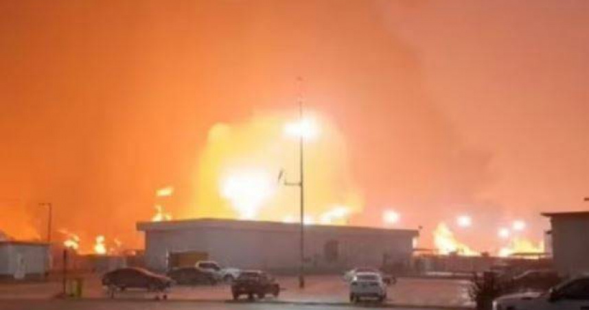 墨西哥塔巴斯科州Olmeca煉油廠發生火警。（圖／翻攝自X）