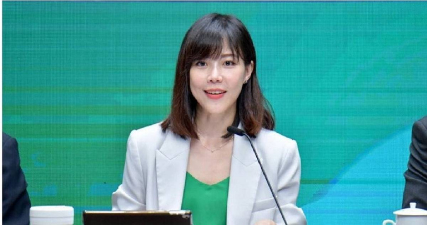 行政院發言人李慧芝說明中東情勢影響下的油價調整政策，強調透過雙緩漲與專案平穩機制吸收漲幅。（圖／報系資料庫）