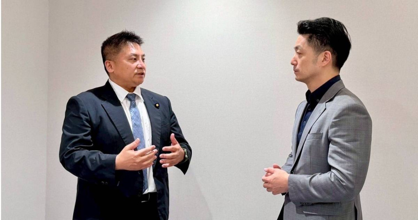 國民黨宜蘭縣長參選人吳宗憲（左）拜會台北市長蔣萬安（右），就交通、育兒及產業發展等議題交換意見，並提出「宜蘭線＋1」構想，推動北宜跨縣市合作。（圖／吳宗憲辦公室提供）