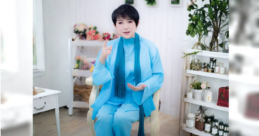 周思潔近期於社群平台推出「換個角度聊」單元，以知性視角探討生命議題。（圖／翻攝自周思潔臉書）