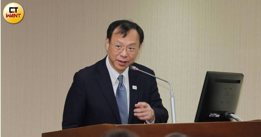 石崇良回應深夜到院爭議，直言相關行為不恰當，呼籲避免影響病患休息與醫療運作。（圖／周志龍攝）