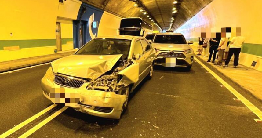 國道6號大打結　國姓1號隧道「5車連續追撞」幸無人傷