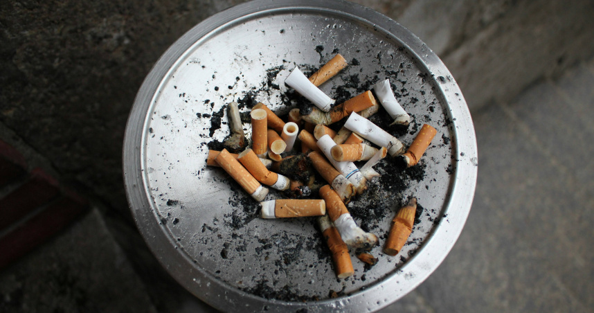 醫師陳品元提醒，香菸不僅傷肺、傷心，還是全身性的影響。（示意圖／unsplash）