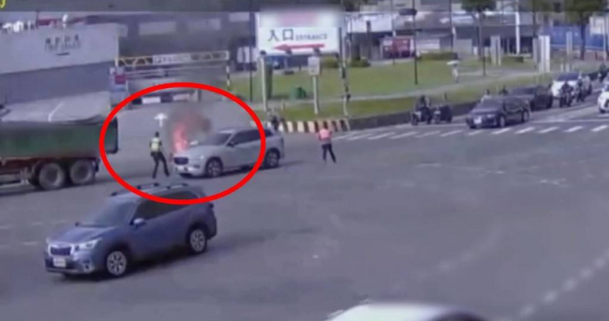 曳引車撞機車瞬間烈焰吞噬！女騎士受困火海　警民奮勇衝火場搶命