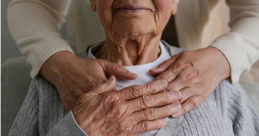 日本一名83歲老父親突然拒收孝親費，兒子發現真相後，懊悔不已。（示意圖／翻攝自pixabay）