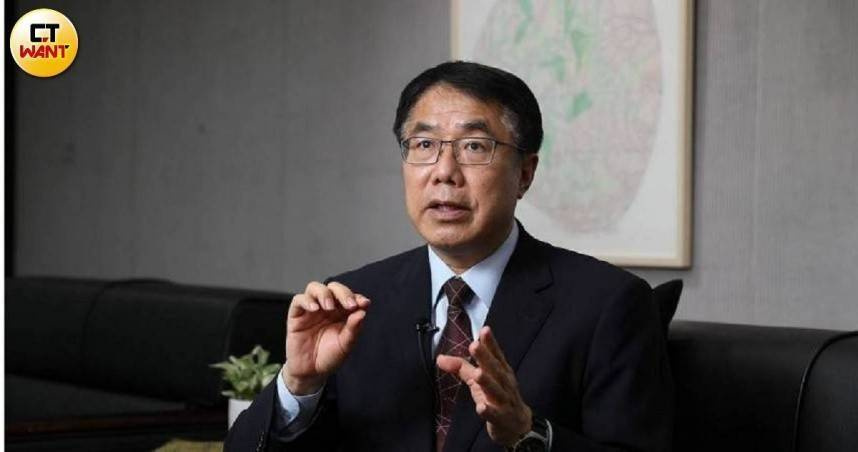 台南安南區爆炸造成嚴重災損，黃偉哲中斷出差行程緊急返台處理善後。（圖／CTWANT攝影組）