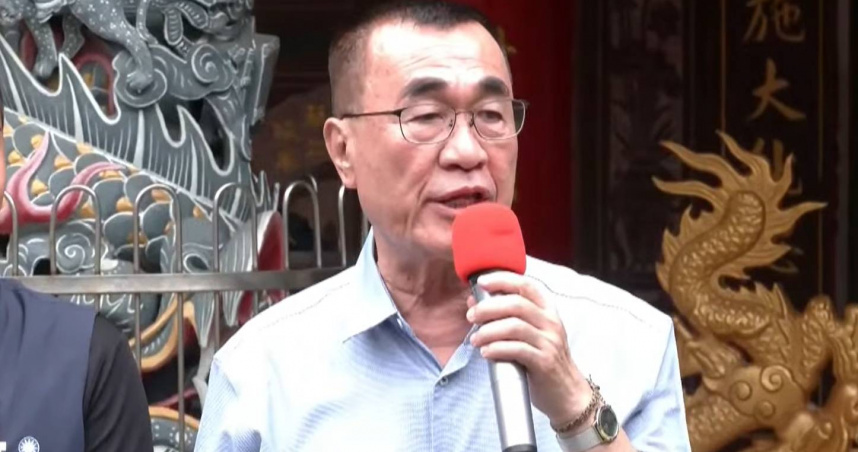 李四川出席汐止石橋頭福龍宮公益慈善捐贈活動。（圖／翻攝自中天新聞）