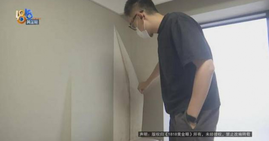 3位老人照顧寶寶接連病倒，他掀開家中壁紙傻眼了。（圖／翻攝自浙江電視台）