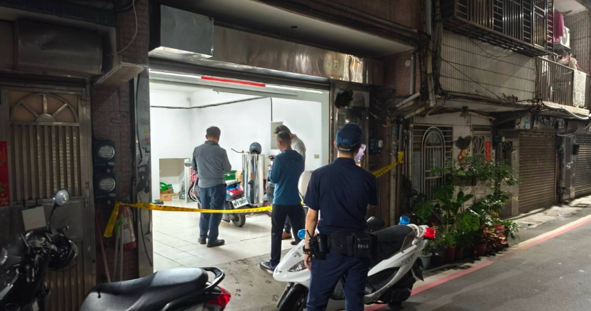 新北市新莊區永安街一處民宅11日晚間傳出命案，59歲婦人頭頸腹部中刀倒臥2樓廚房身亡。（圖／翻攝畫面）