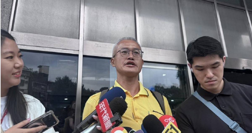無黨籍新北市長候選人蘇輝湟27日參加選舉號次抽籤，抽中2號，並重申推動「一夫二妻、一妻二夫」合法化的政見，希望藉由調整婚姻制度因應少子化問題，引發網友討論。（圖／報系資料庫）