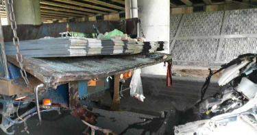 國道林口路段貨車撞拖板車 貨車駕駛傷重不治