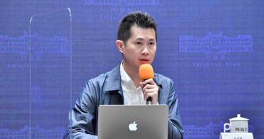 臨去秋波?丁怡銘臉書訴苦謝皇家老闆簡訊鼓勵 現任老闆打臉稱未傳丁簡訊