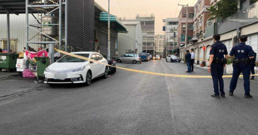 高雄3車半夜撞鐵皮屋開槍掃射 4人中彈