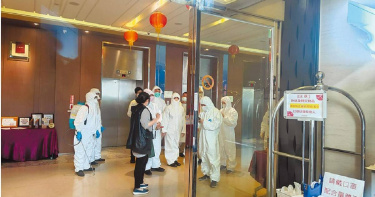 桃園防疫旅館群聚案，其環境採檢在1名確診個案的房間內1處驗出陽性。（圖／中國時報賴佑維攝）