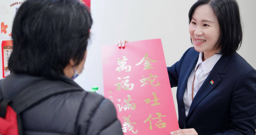 「大師春聯，好運添鄰」於信義房屋內湖店舉辦，信義房屋透過文化與鄰里互動，不只增進社區居民之間的情感聯繫，也讓更多人感受到春聯文化的獨特魅力。（圖／信義房屋）