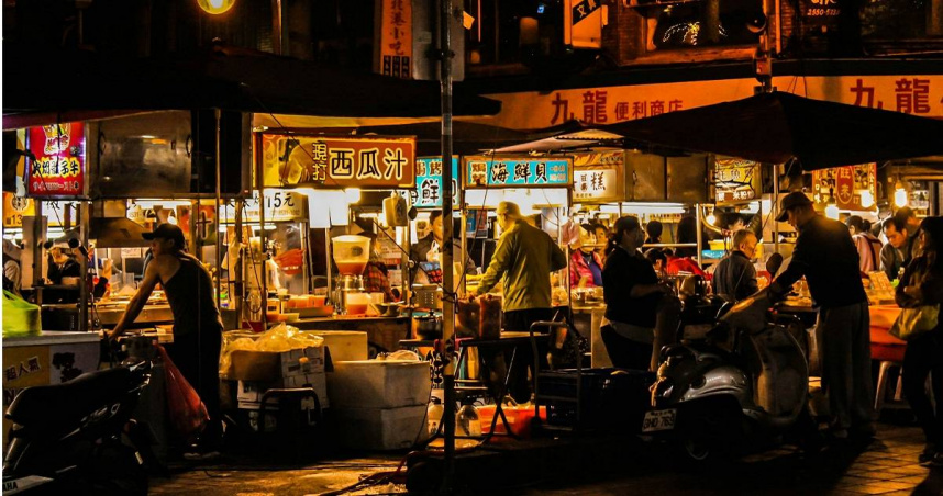 減重專科醫師指出，如果想要減重，其實「睡覺就能瘦」，但前提是要「餓著入睡」，意即要堅決抵制宵夜。（示意圖／翻攝unsplash）