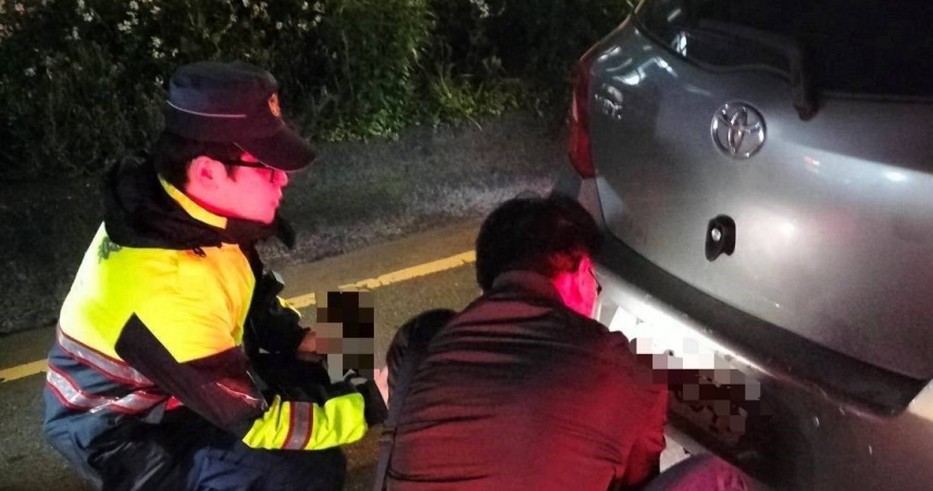 樹林男酒駕被扣牌吊銷駕照，掛父親已註銷車牌上路遭警方活逮。（圖／翻攝畫面）